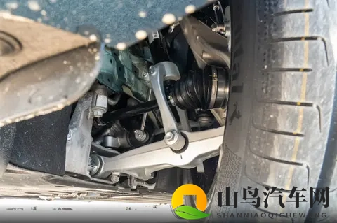 华为乾崑+鸿蒙座舱，试驾26款岚图梦想家，全能MPV实至名归-3