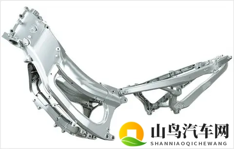 钱江550CC大踏板来袭！双缸动力挑战光阳、雅马哈市场霸主地位-2