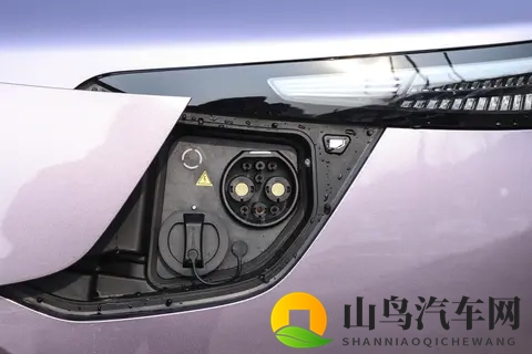 雪豹四驱+猎鹰辅驾+1645km续航:星纪元ES增程版试驾惊喜体验-1