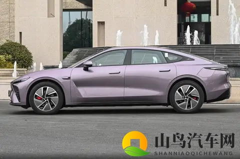 电动轿车全能选手咋炼成的？试驾2025款星纪元ES Ultra四驱旗舰版-1