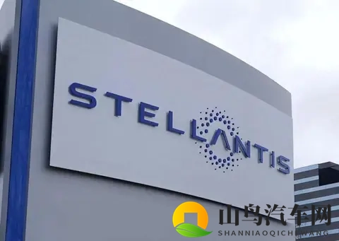 全彩列车到站之前无法停下来在：列车进站前无法紧急制动，即将停靠-1