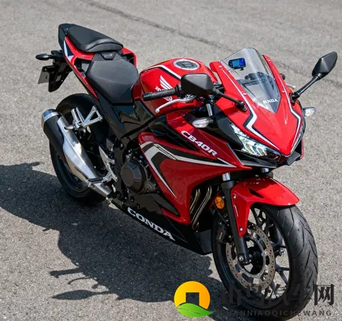3万级仿赛新标杆 25款本田CBR400R 老头乐名号下藏着真实力-3