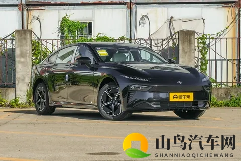 15万级轿跑新标杆,全系标配激光雷达,实拍东风奕派eπ007+-2