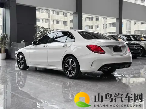 12万多拿下白色奔驰C级，体验优雅运动风？-3