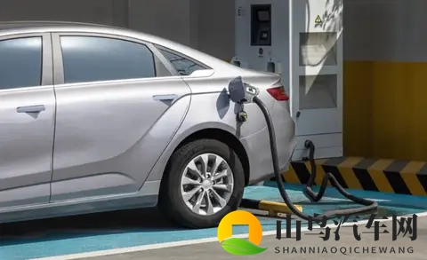 10月新能源汽车销量首超燃油车！这些变化你一定要知道-1