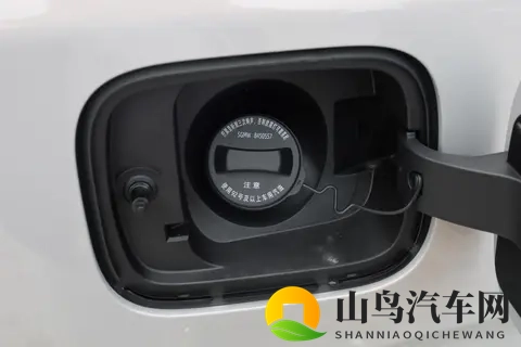 7万级真7座MPV！星光730 2025款 舒适型实测：二胎家庭出行无压力-3