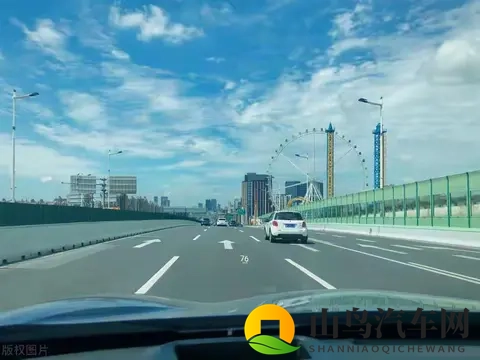 一位12年老司机的忠言：跑高速，牢记这4条铁律，关乎你的安全！-3