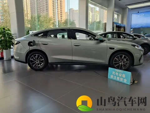 26款海豹06DM-i到店,配海域白配色+海盐灰内饰,续航128km+怀挡-1