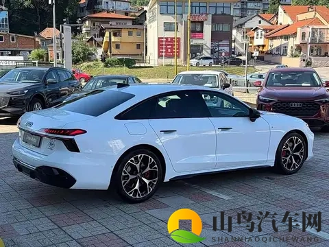 全新A6海外版实车曝光！这次奥迪是真下本了-3