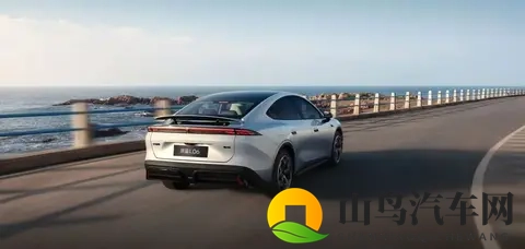 深蓝L06 标配激光雷达 磁流变悬架 预售价1399万起-1