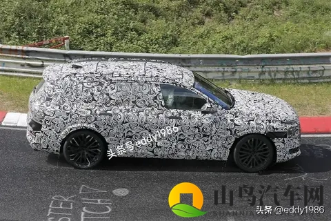 奥迪最强SUV车型SQ9最新路测谍照,夸张巨型格栅与V8涡轮增压引擎-1