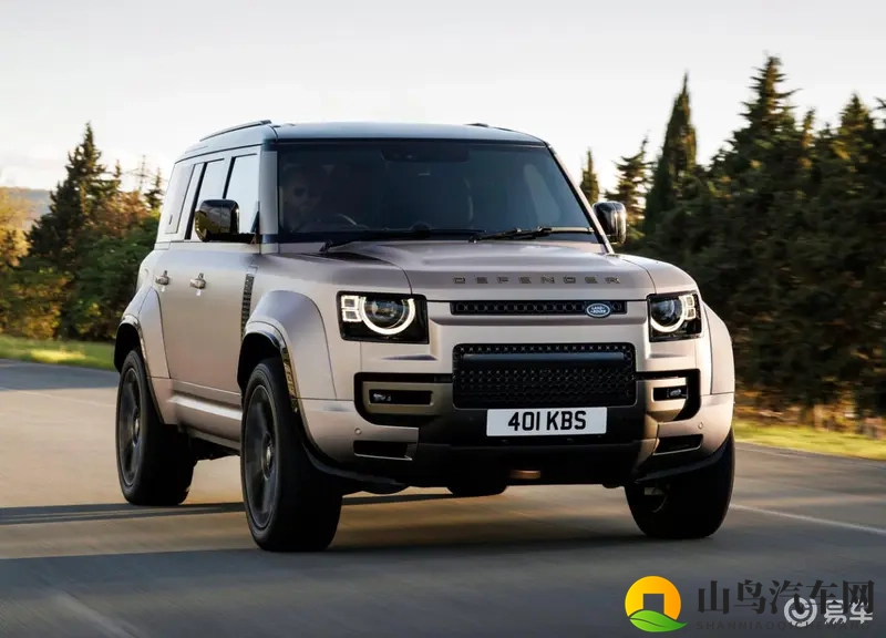 路虎卫士OCTA对比奔驰G63,200万的卫士特殊在哪?-1