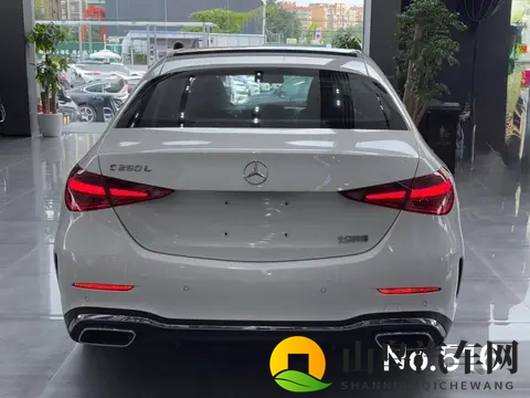 216W圆梦奔驰C级，优雅运动风，都市白领新选择-3