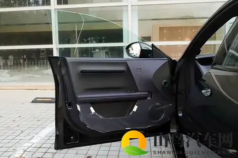 20万预算买“新豪华”？这台国产车把年轻人想要的全安排上了-3