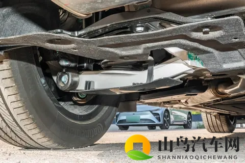 1898万起的空悬+CDC，星纪元ET的“豪华平权”是噱头还是实在？-2