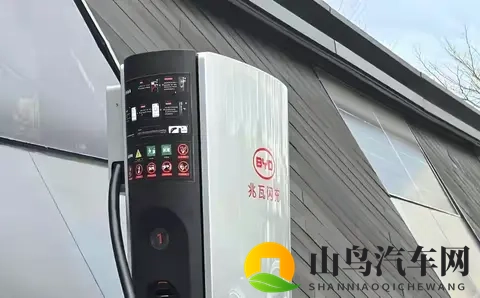 比亚迪兆瓦闪充要下放20万级车也能5分钟充400km，同行快充白搞了-2