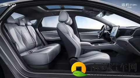 车长近5米，配高阶智驾，仅1498万起｜海豹07DM-i怎么选？-3