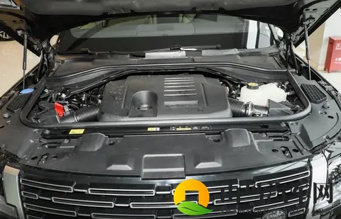 经典永不过时？揽胜外观设计相对“保守”，动力稳重而强劲-1