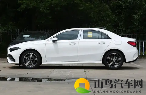 奔驰A级新定价，面对德系对手如何杀出血路？-1