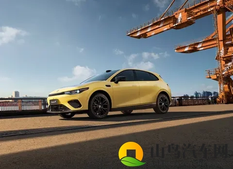 零跑Lafa5正式预售，1058万起，年轻人的第一台“纯电钢炮”？-2