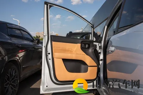 五菱星光 730 将上市,738 万起 7 座 MPV 值选吗?-2