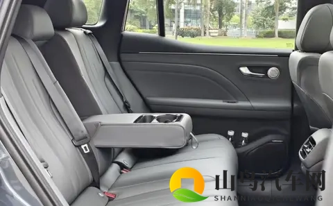 埃安AION i60到店，轴距近2米8还带车外投影，增程_纯电动力任选-1