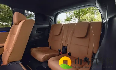 全新一代奔驰GLB曝光，星空顶+七座，下月首发-3