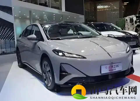 年轻人为何对“红旗”说再见？-3