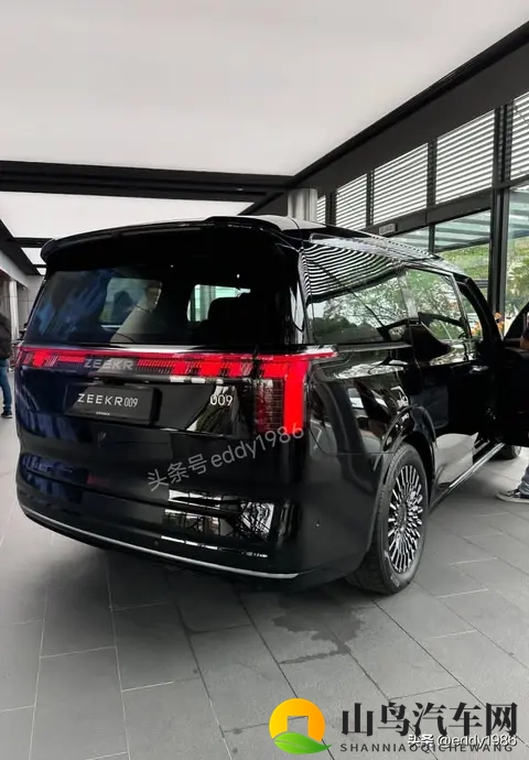 极氪009日本正式开卖，售价1430万日元，2026年开始交付-1