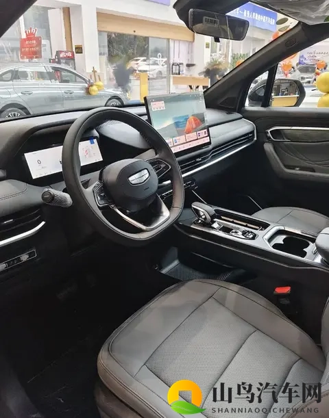 新款吉利豪越L到店，换装新前脸，新增15T动力，提供5_6_7座可选-1