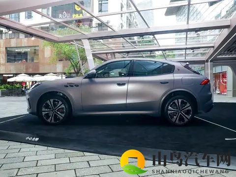 玛莎拉蒂豁出去了！从8988万跌至3588万，小米YU7危险了？-1