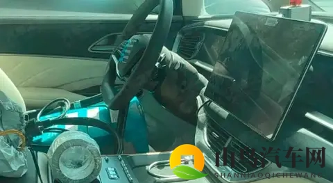 腾势D9改款背后：一辆MPV如何重新定义车里的空间和权力-2