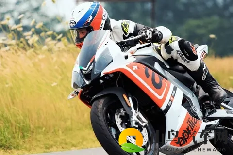 交规要摩托车靠右行驶,靠右就行了吗?-1