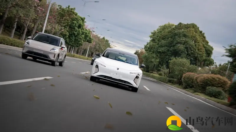 2026款星海S7轿跑颜值与实用空间的双重惊喜-1