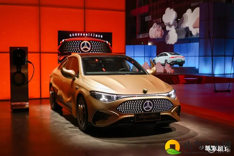 奔驰居然和麦当劳联名了！这样的纯电CLA你喜欢吗？-1