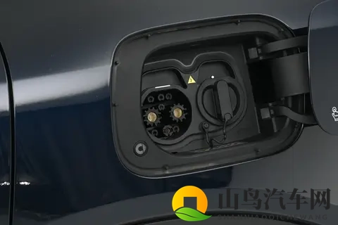 1699万买德系豪华插混SUV?比奔驰懂家用,比新势力懂豪华!-1