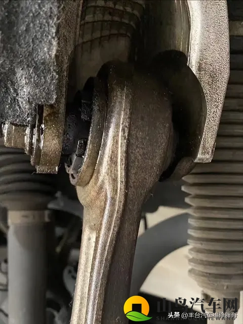 胶套裂了不换，那可就麻烦大了！-3