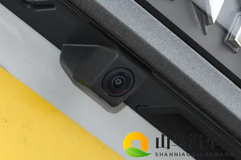 燃油大五座实力派？领克09四驱探索版：安全、豪华、性能全拉满​-3