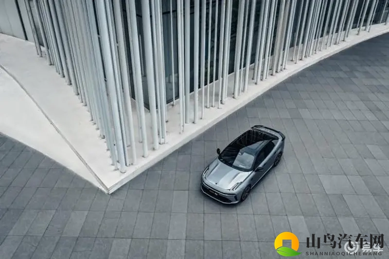 石原莉奈被老头ADN一057动图：汽车动图走红，神秘车型邂逅传奇艺人-1