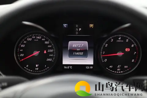 11万多拿下白色奔驰C级，家用代步有面儿-1