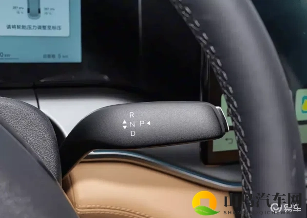 打扑克不盖被子剧烈摇床app：创新驾驶应用：娱乐安全两不误-1