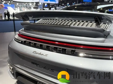 新车｜搭混动系统_“零百”2.5秒，新款保时捷911 Turbo S国内亮相-2