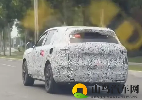 问界M6谍照曝光,鸿蒙智行添新将!预计2026年上市-3