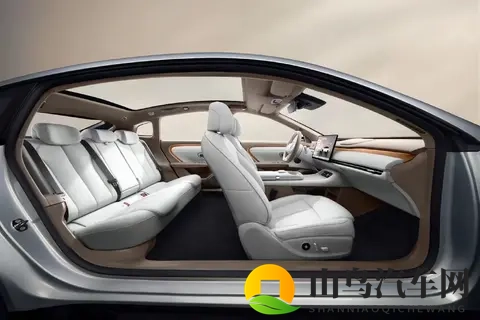 宏光MINIEV四门版上市 置换补贴后528万起-1