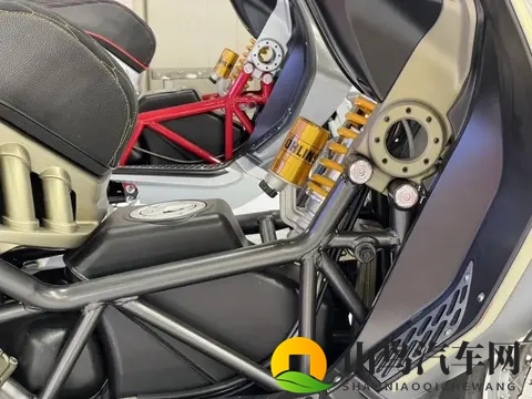 2025米兰展，全新意塔杰特Roadster 400再次惊艳突破！-3