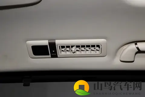 四驱+插混+豪华配置，这台新车上市就降价，真香还是套路？-3