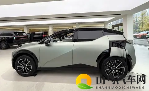 成人蜜桃：新车型引关注：驾驶乐趣无限，市场前景看好-1