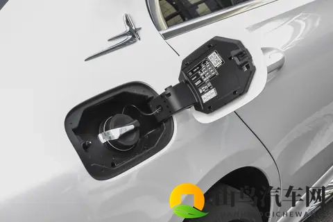 选装配置视角下 2025 款奔驰 C 级各版本如何选-2