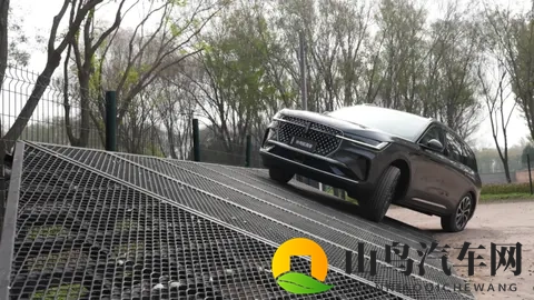 豪华SUV横评：试完 6 大场景，我选了 “不偏科” 的航海家-1