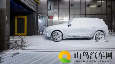 新款奔驰GLB内饰提前亮相，造车新势力的味道太重了-1